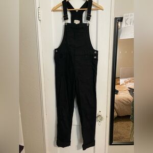 Universal thread black overalls size 6